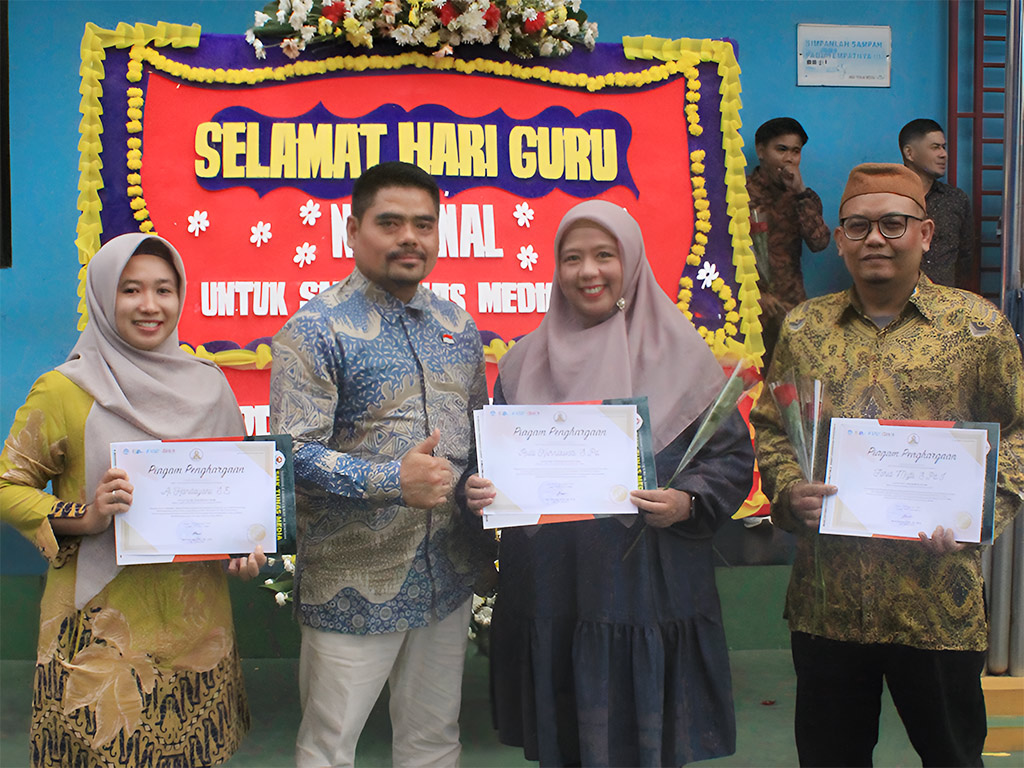 SMK Tunas Media Hadirkan Penghargaan untuk Guru dalam Perayaan Hari Guru Nasional 2025